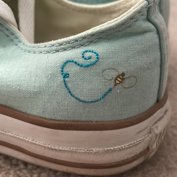 Bumble bee dual tongue converse sneakers - Picture 2 of 4